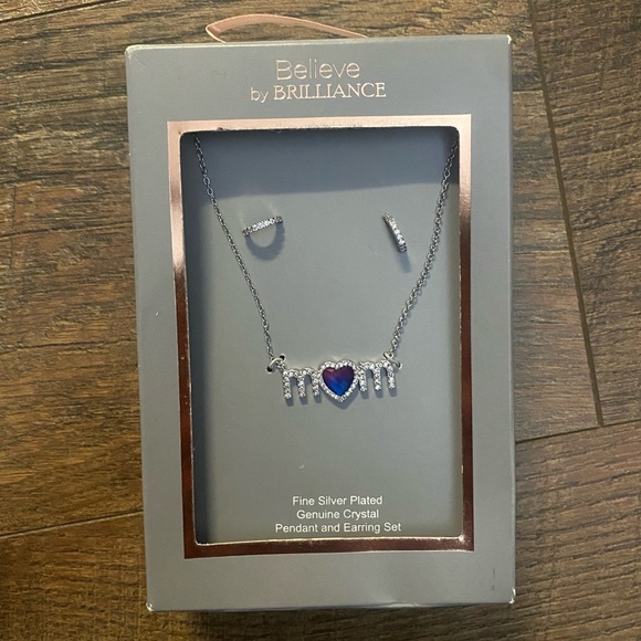 💕 2 For $10 NWT Believe By Brilliance “Mom” Sterling Silver/Crystal Set - Picture 1 of 1